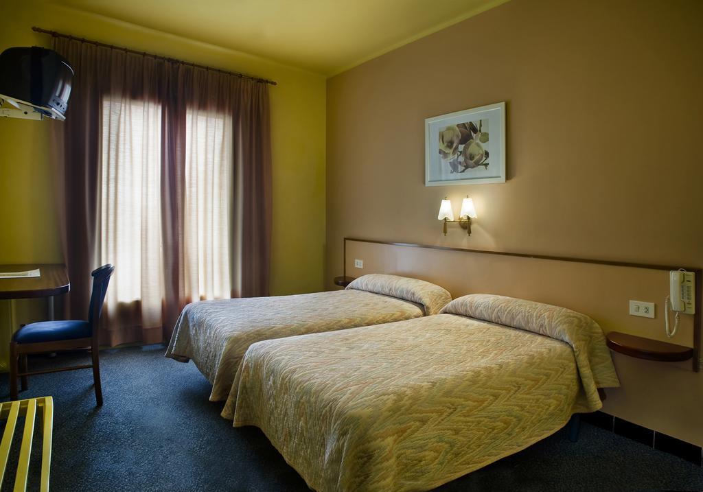 Hotel Emporium - Adults Only Castello  D'Empuries Buitenkant foto