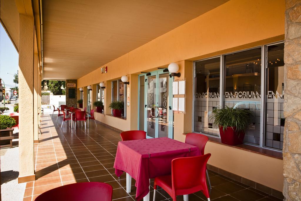 Hotel Emporium - Adults Only Castello  D'Empuries Buitenkant foto